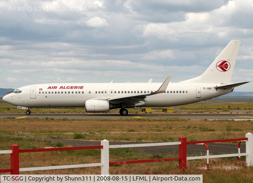 TC-SGG, 2001 Boeing 737-83N C/N 30706, Lining up rwy 32R for departure...