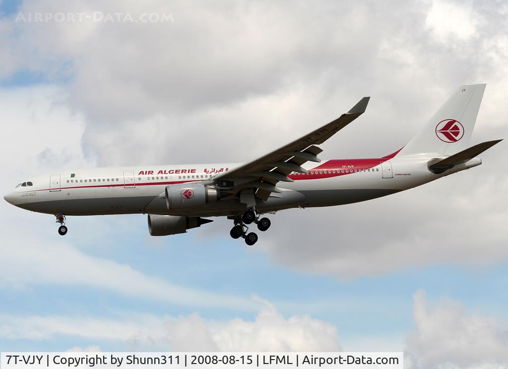 7T-VJY, 2005 Airbus A330-202 C/N 653, Landing rwy 32R
