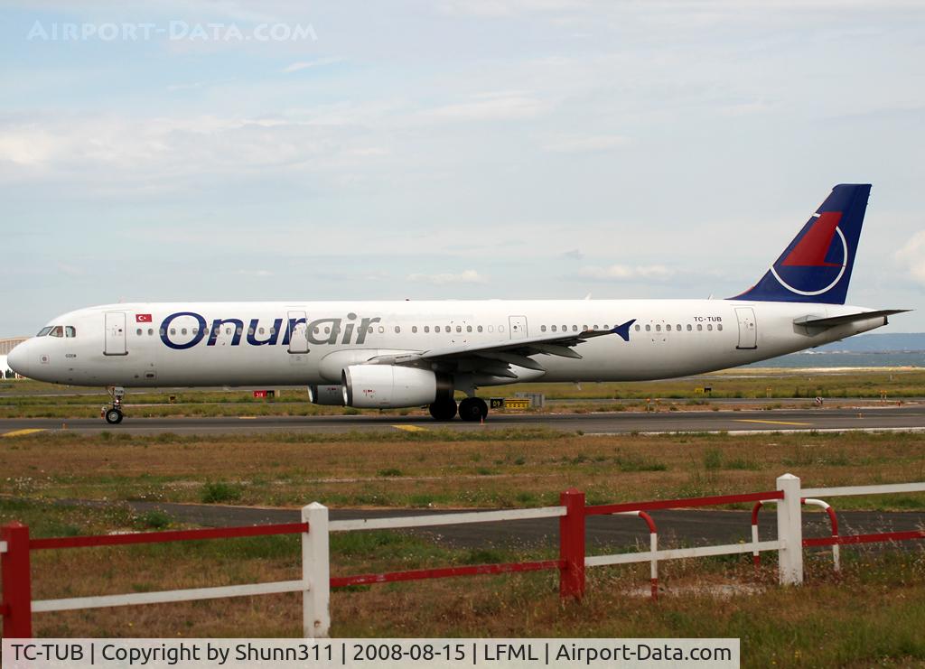 TC-TUB, 1996 Airbus A321-131 C/N 604, Lining up rwy 32R for depareture...