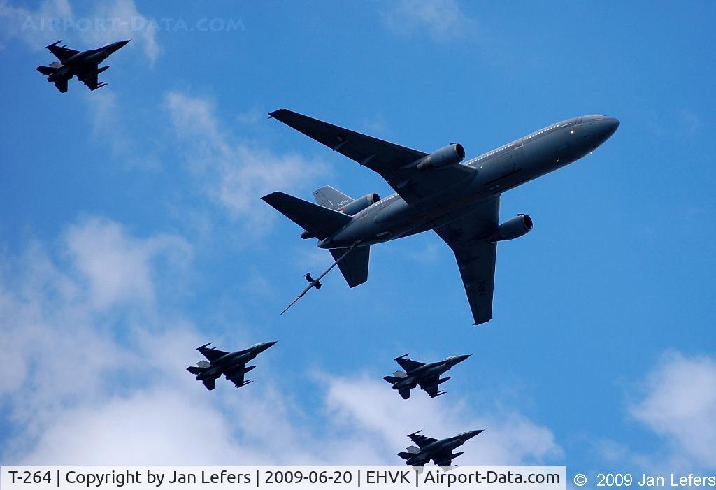 T-264, 1978 McDonnell Douglas KDC-10-30CF C/N 46985, Dutch Airforce KDC-10-30CF with Four F-16AM's