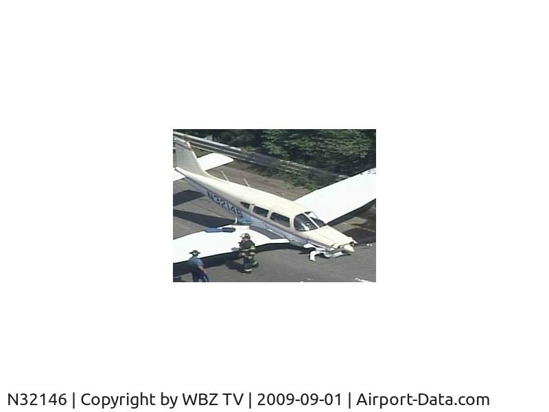N32146, 1974 Piper PA-28-151 C/N 28-7515079, Landed on I-495 in MA 9/1/2009