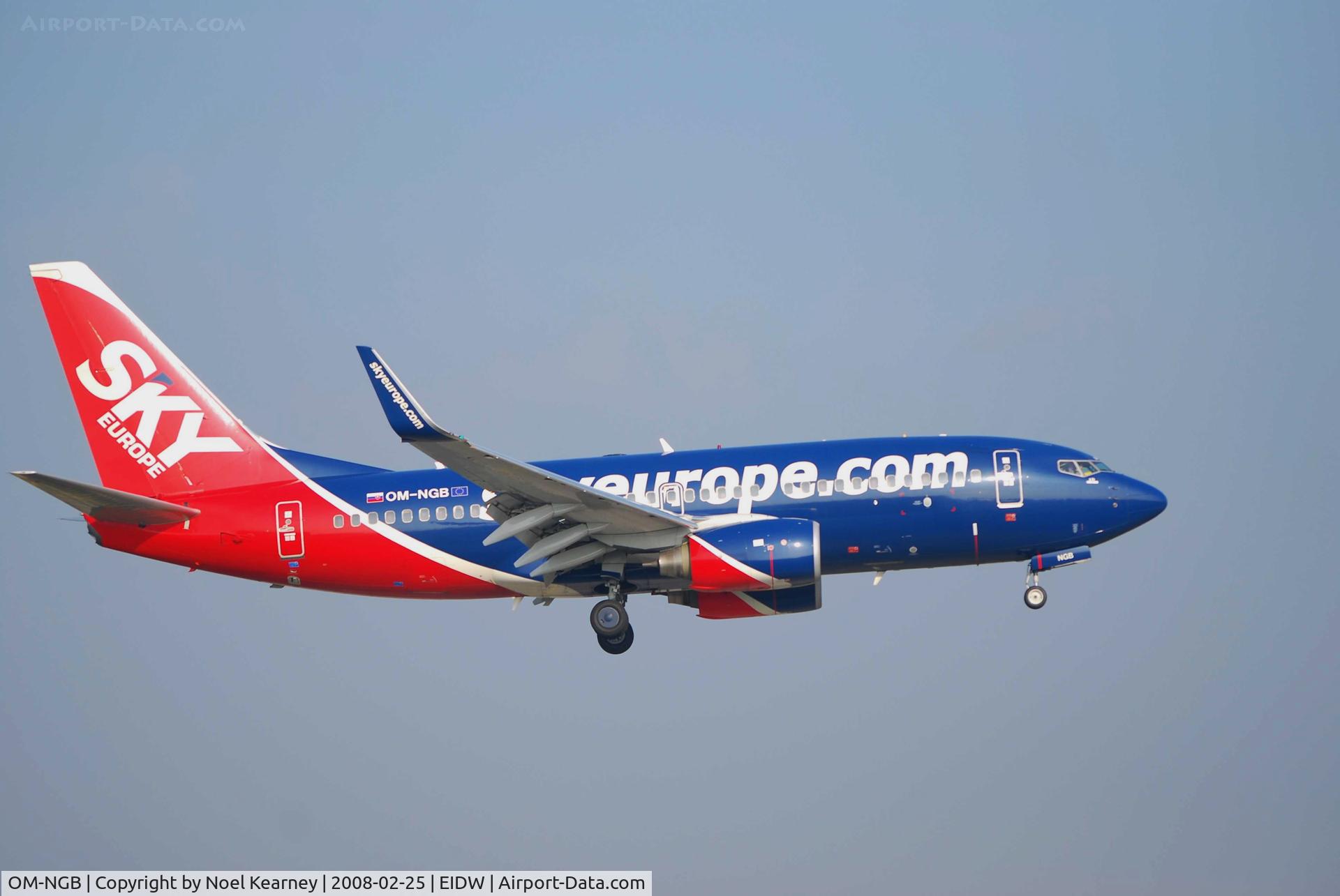 OM-NGB, 2005 Boeing 737-76N C/N 32695, Landing Rwy 10