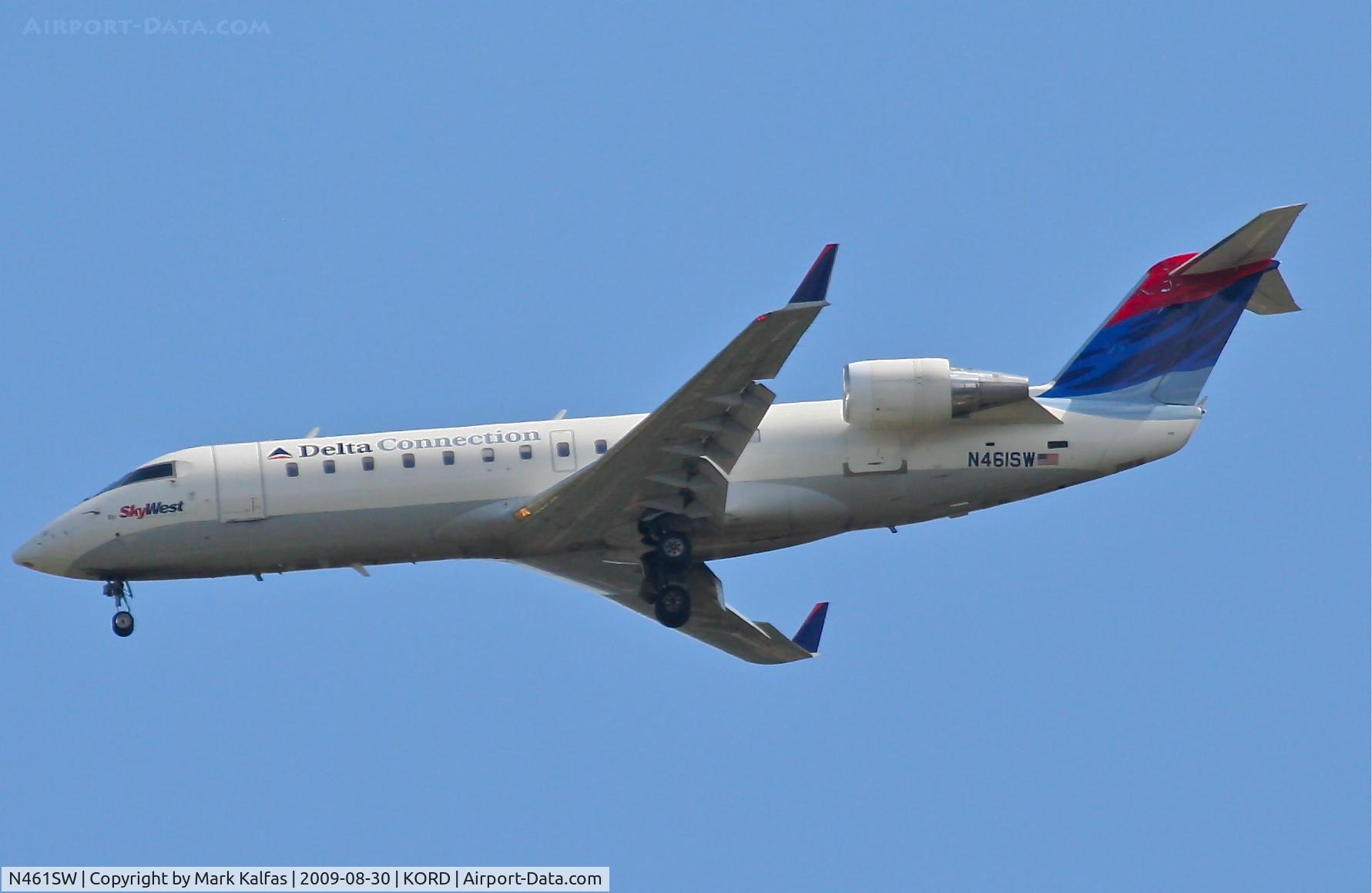 N461SW, 2003 Bombardier CRJ-200LR (CL-600-2B19) C/N 7811, Sky West CL-600-2B19, on approach 4R KORD