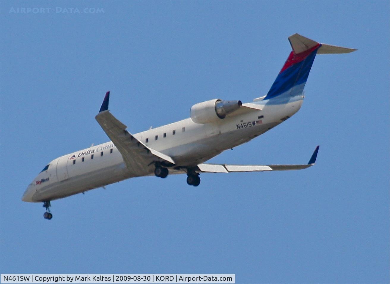 N461SW, 2003 Bombardier CRJ-200LR (CL-600-2B19) C/N 7811, Sky West CL-600-2B19, on approach 4R KORD