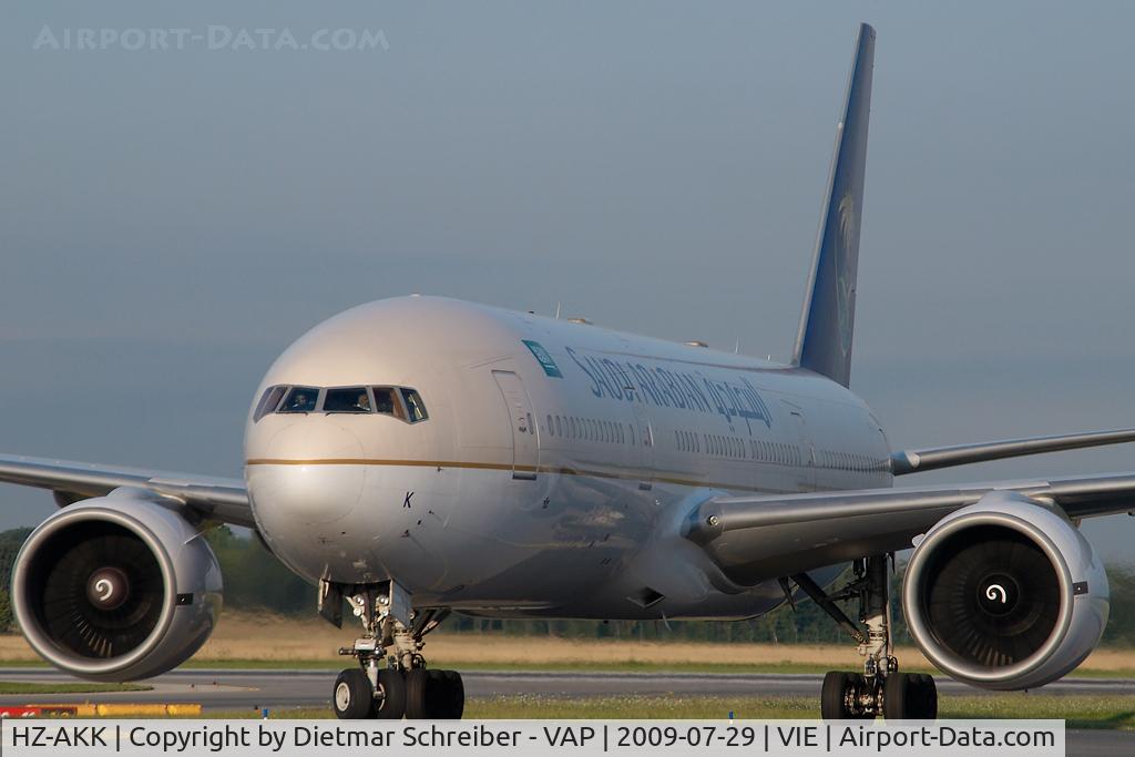 HZ-AKK, 1998 Boeing 777-268/ER C/N 28354, Saudia Boeing 777-200