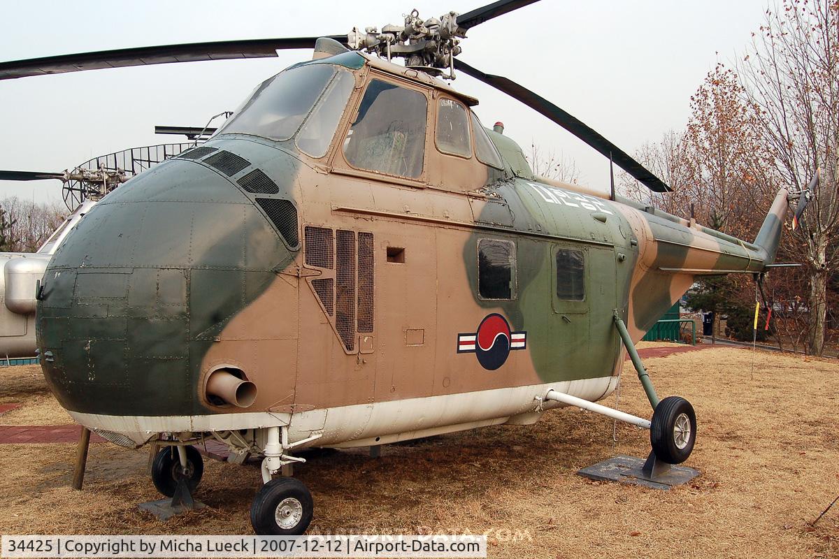 34425, Sikorsky H-19B Chickasaw C/N 55-764, South Korea - Air Force Sikorsky HH-19B Chickasaw (S-55D) (The War Memorial Museum, Seoul)