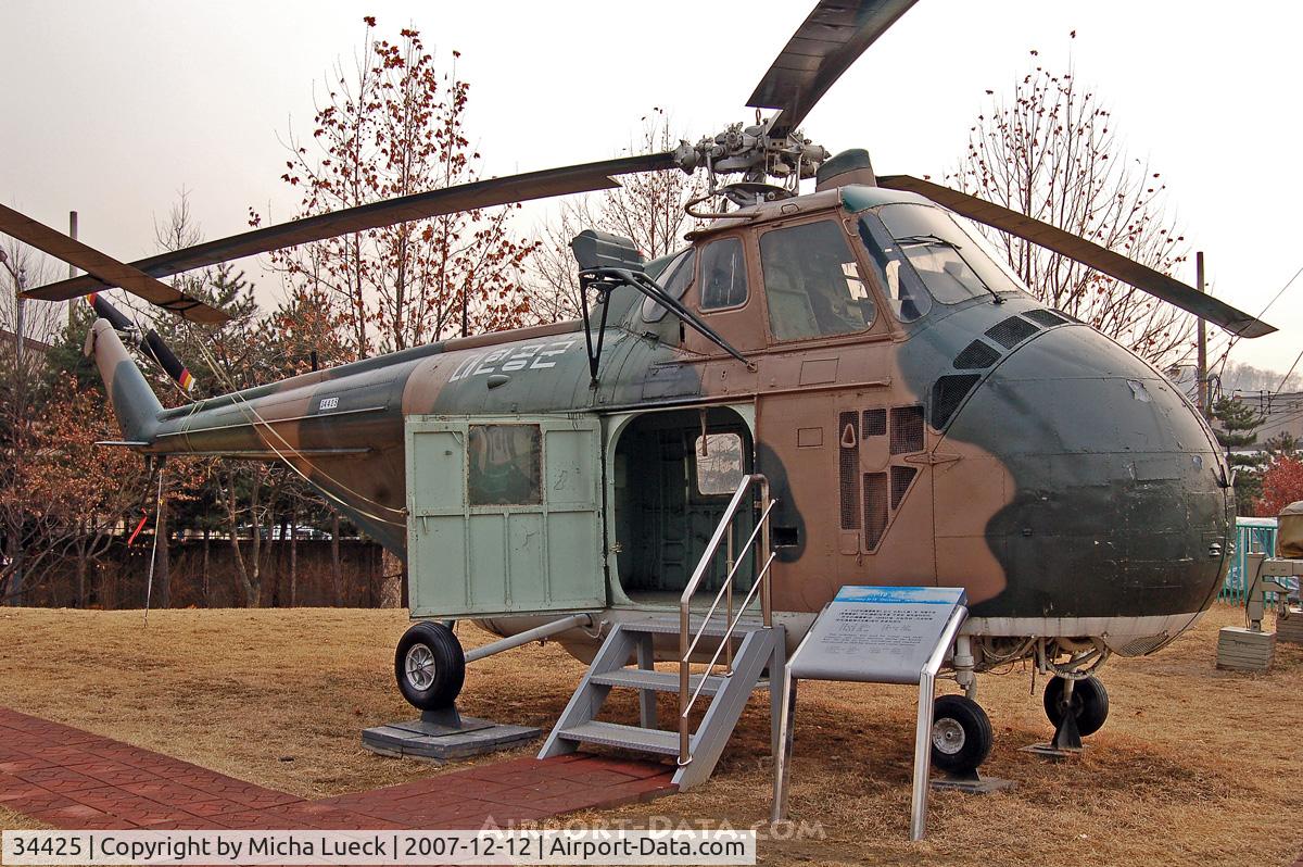 34425, Sikorsky H-19B Chickasaw C/N 55-764, South Korea - Air Force Sikorsky HH-19B Chickasaw (S-55D) (The War Memorial Museum, Seoul)