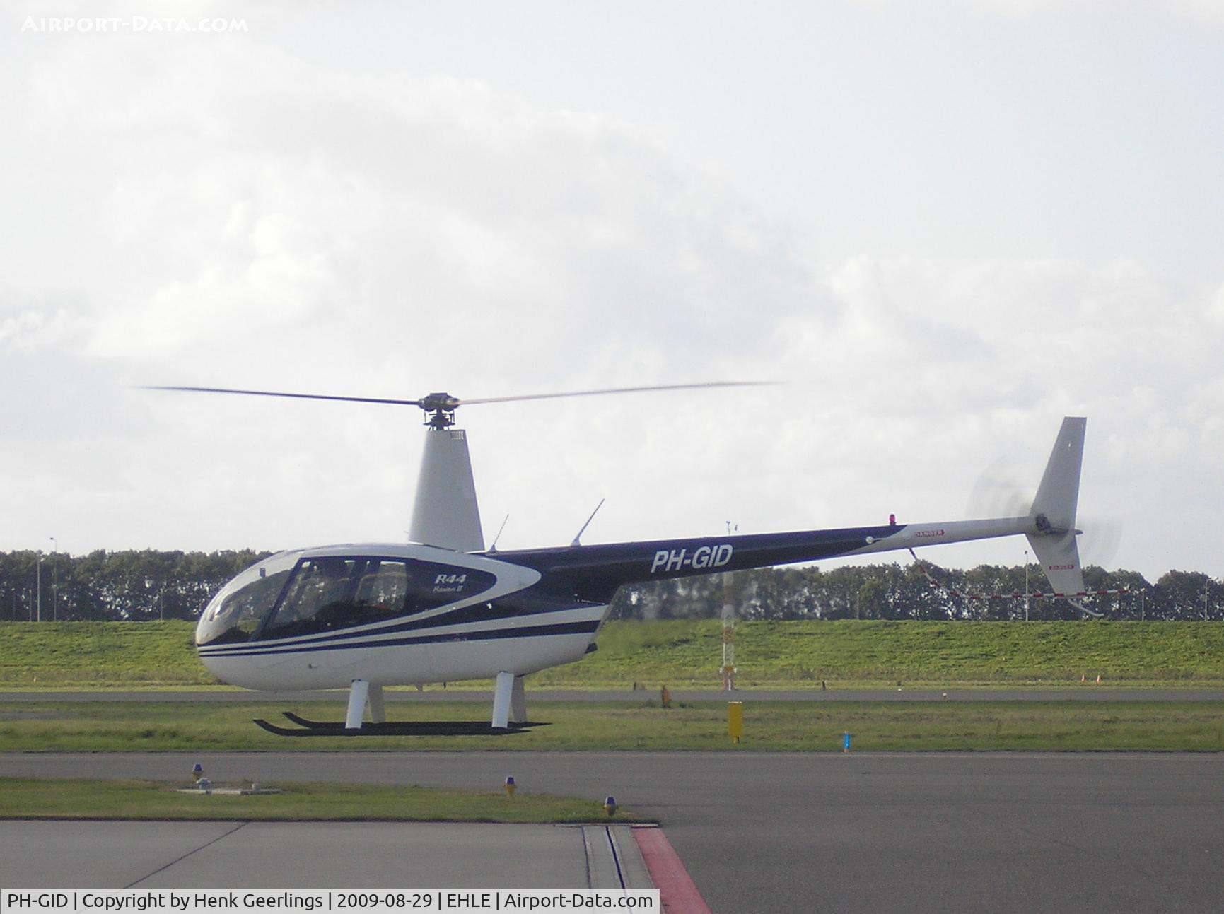 PH-GID, Robinson R44 Raven II C/N 11084, Lelystad Airport ; Training Flight