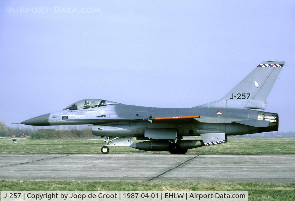J-257, Fokker F-16A Fighting Falcon C/N 6D-46, Interim version of the Frisian tail band. Note also the Frisian band on the verntral fin. 'The Hague' had forbidden the tail bands at the time, but had no ban on other locations on the plane.