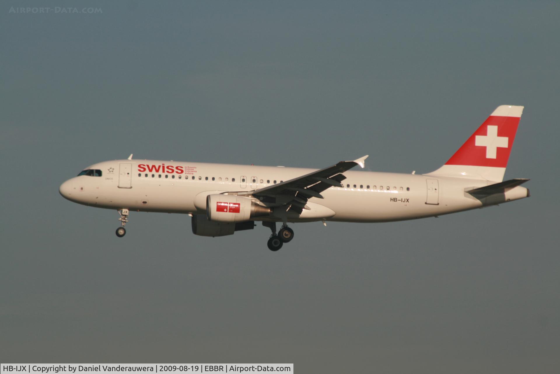 HB-IJX, 2002 Airbus A320-214 C/N 1762, flight LX786 is descending to rwy 20
