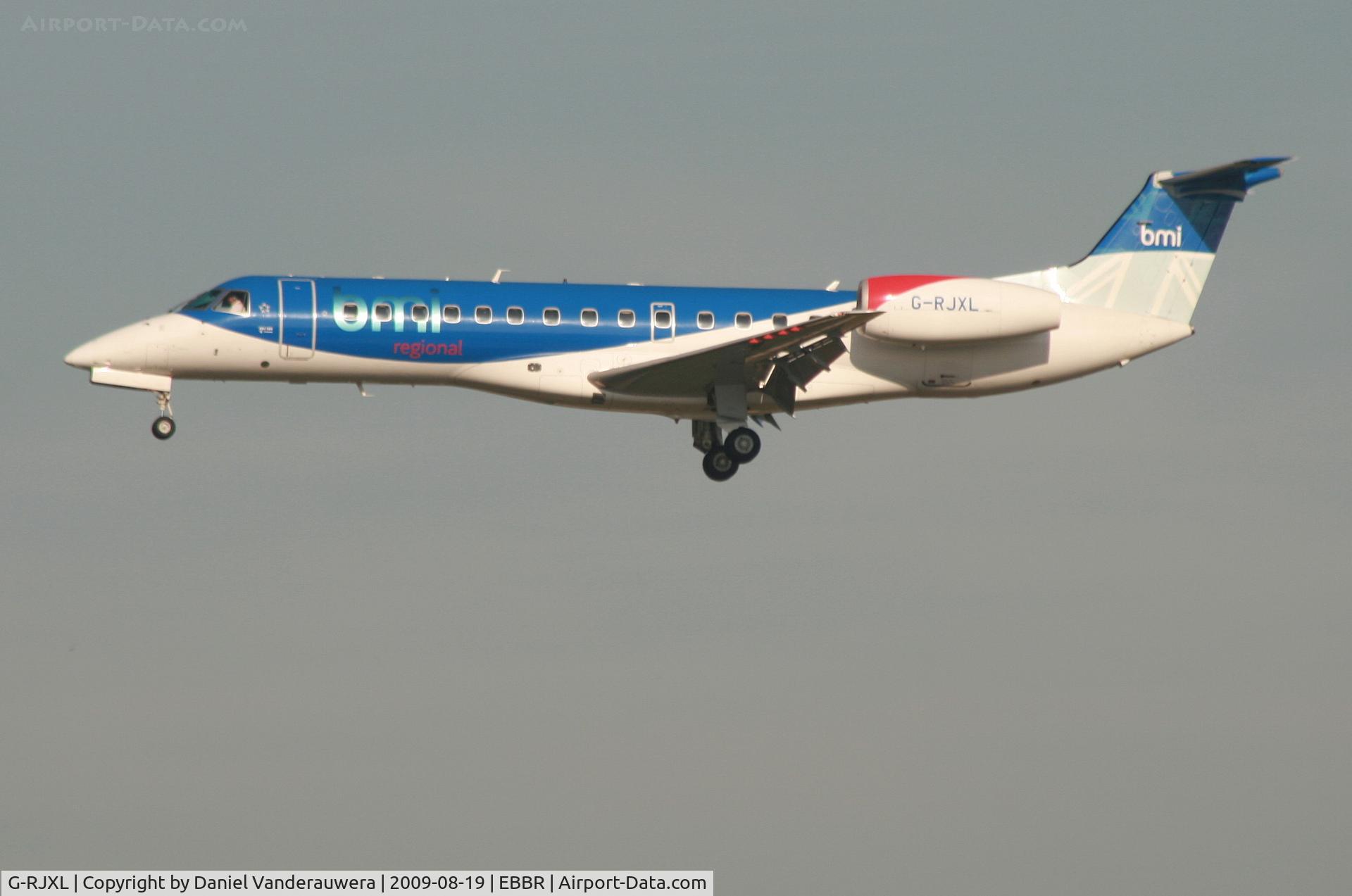 G-RJXL, 2001 Embraer ERJ-135ER (EMB-135ER) C/N 145376, flight BD233 is descending to rwy 20