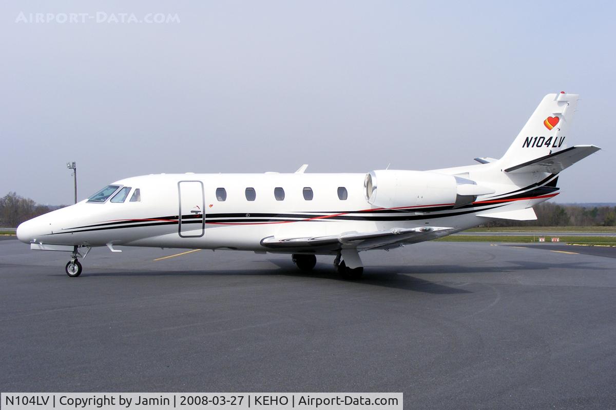 N104LV, 2001 Cessna 560XL Citation Excel C/N 560-5190, The crew of this aircraft were kind enough to give me a tour of the interior.