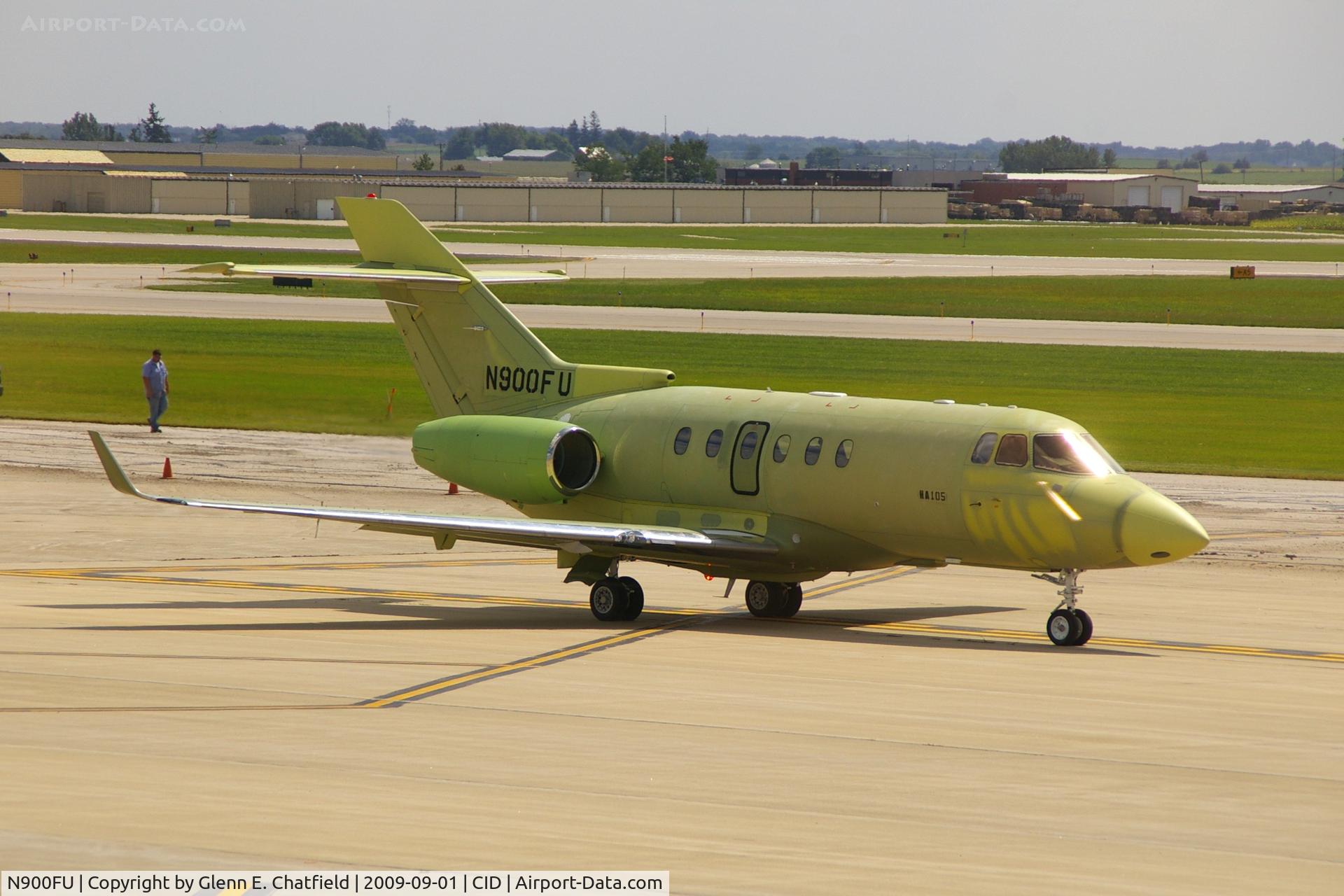 N900FU, 2009 Hawker Beechcraft 900XP C/N HA-0105, Taxiing back to Rockwell-Collins after landing