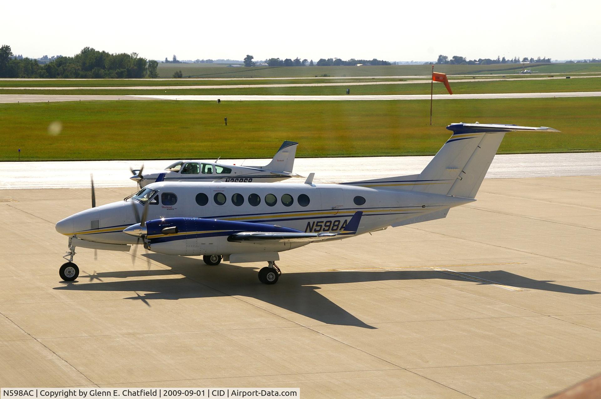 N598AC, Hawker Beechcraft 350 King Air (B300) C/N FL-613, Taxiing for departure.  Alliant Energy