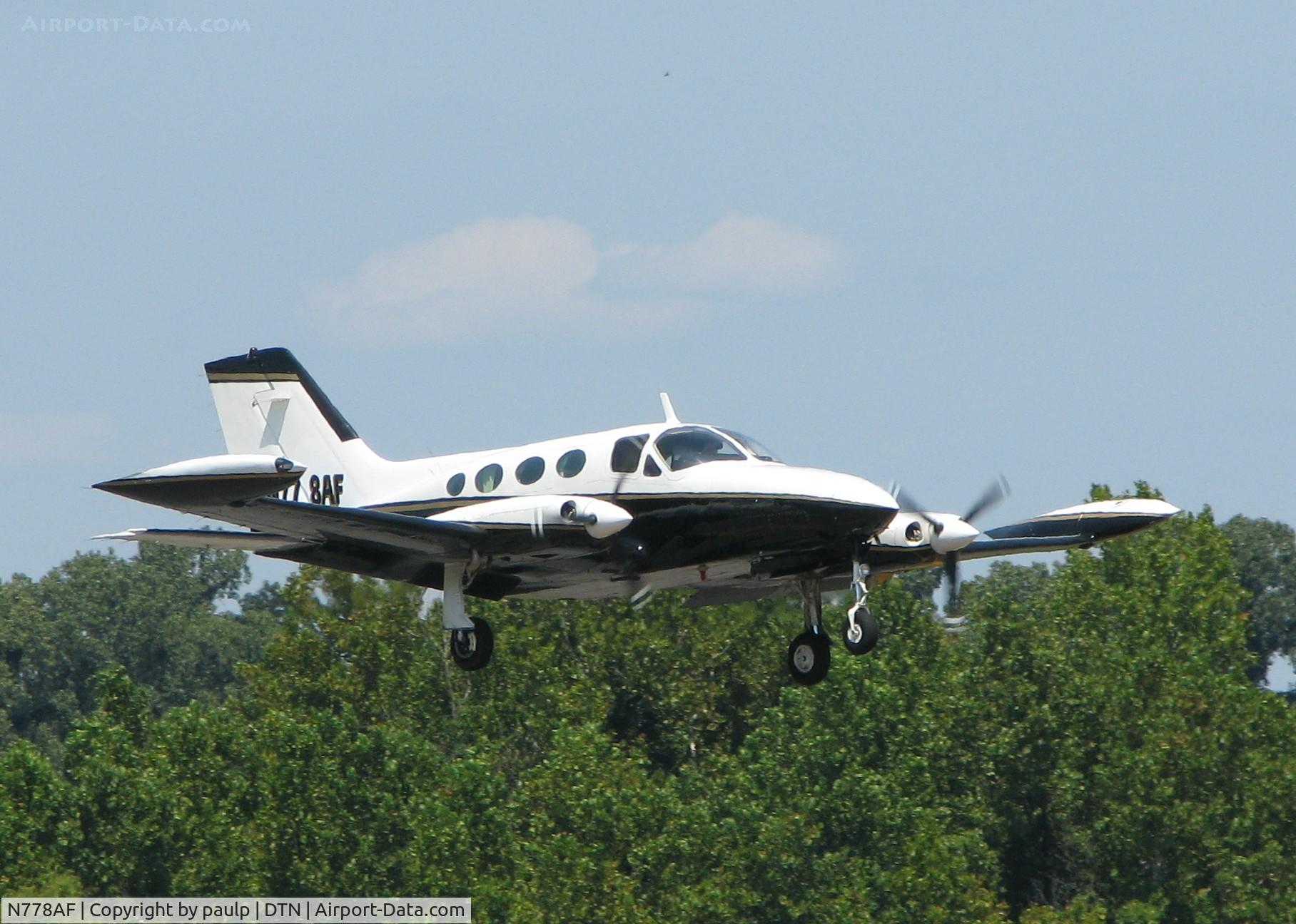N778AF, 1970 Cessna 414 Chancellor C/N 414-0060, Landing on 14 at Downtown Shreveport.