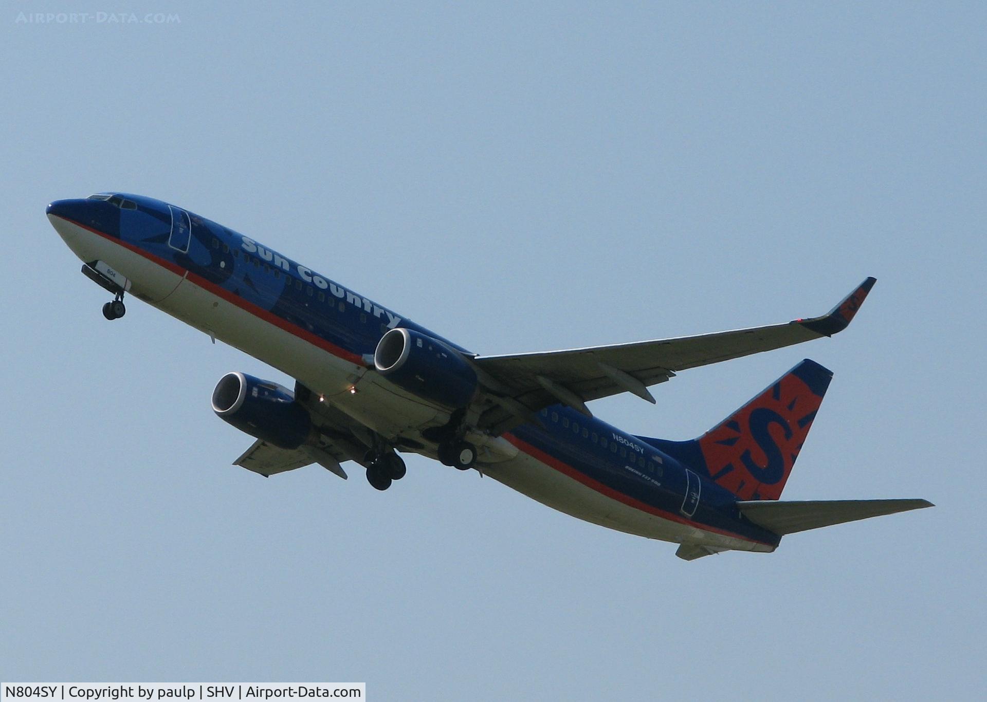N804SY, 2001 Boeing 737-8Q8 C/N 30689, Taking off from runway 5 at the Shreveport Regional airport.