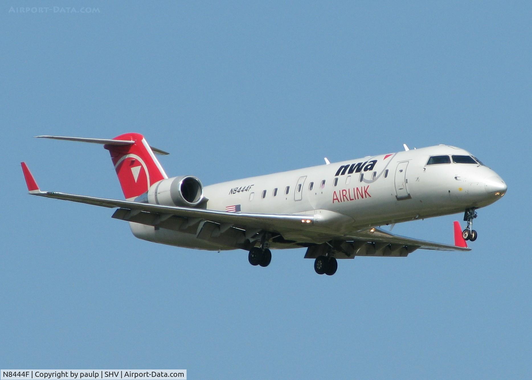 N8444F, 2000 Bombardier CRJ-200LR (CL-600-2B19) C/N 7444, Landing on runway 5 at the Shreveport Regional airport.