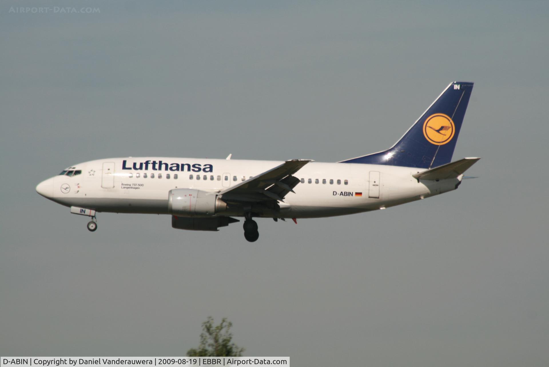 D-ABIN, 1991 Boeing 737-530 C/N 24938, flight LH4572 is descending to rwy 20