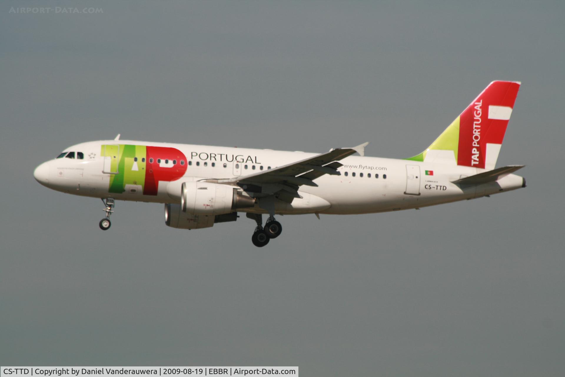 CS-TTD, 1998 Airbus A319-111 C/N 790, flight TP604 is descending to rwy 20