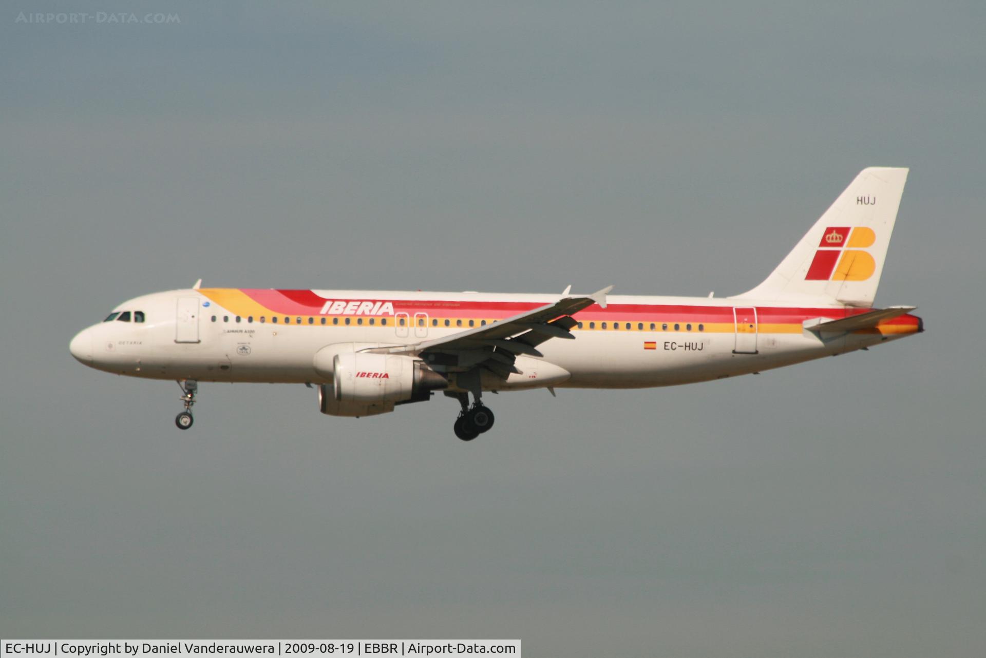 EC-HUJ, 2000 Airbus A320-214 C/N 1292, flight IB3206 is descending to rwy 20