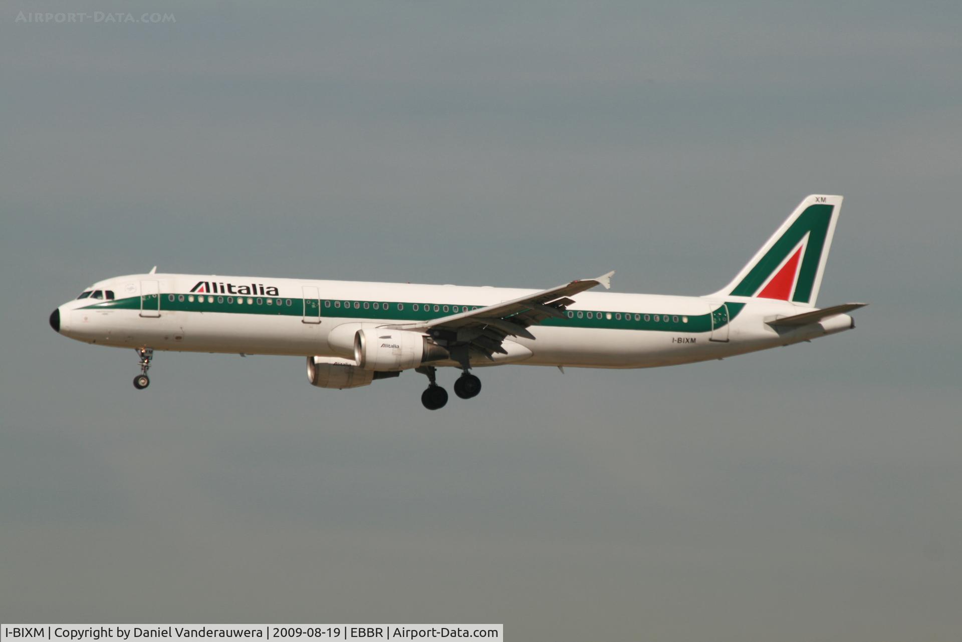 I-BIXM, 1996 Airbus A321-112 C/N 514, flight AZ156 is descending to rwy 20