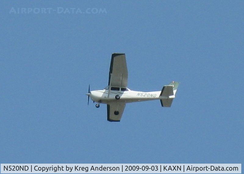 N520ND, 2008 Cessna 172S C/N 172S10815, Flying downwind for runway 13
