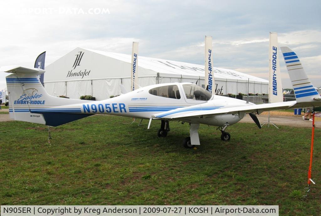 N905ER, Diamond DA-42 Twin Star C/N 42.277, EAA Airventure 2009
