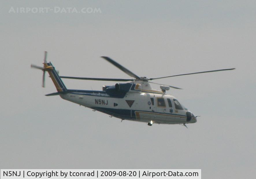 N5NJ, 1988 Sikorsky S-76B C/N 760346, at 