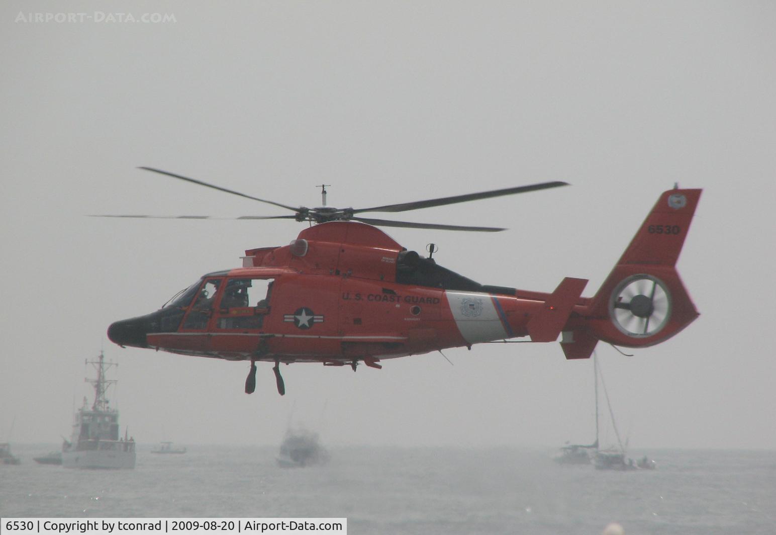 6530, Aérospatiale HH-65B Dolphin C/N 6175, appears rescue diver getting ready