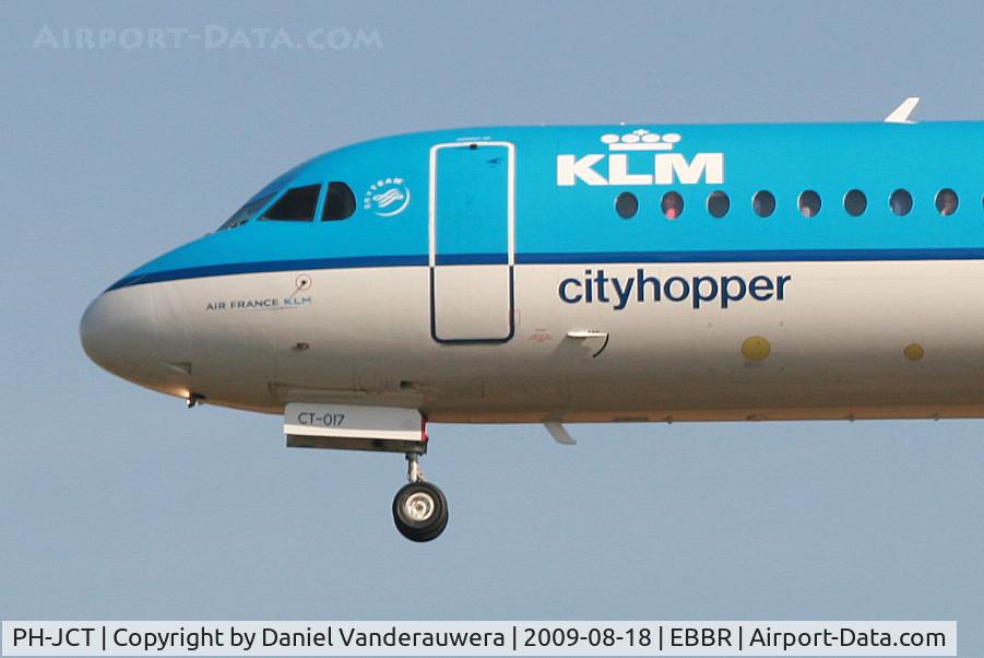 PH-JCT, 1995 Fokker 70 (F-28-0070) C/N 11537, descending to rwy 25L
