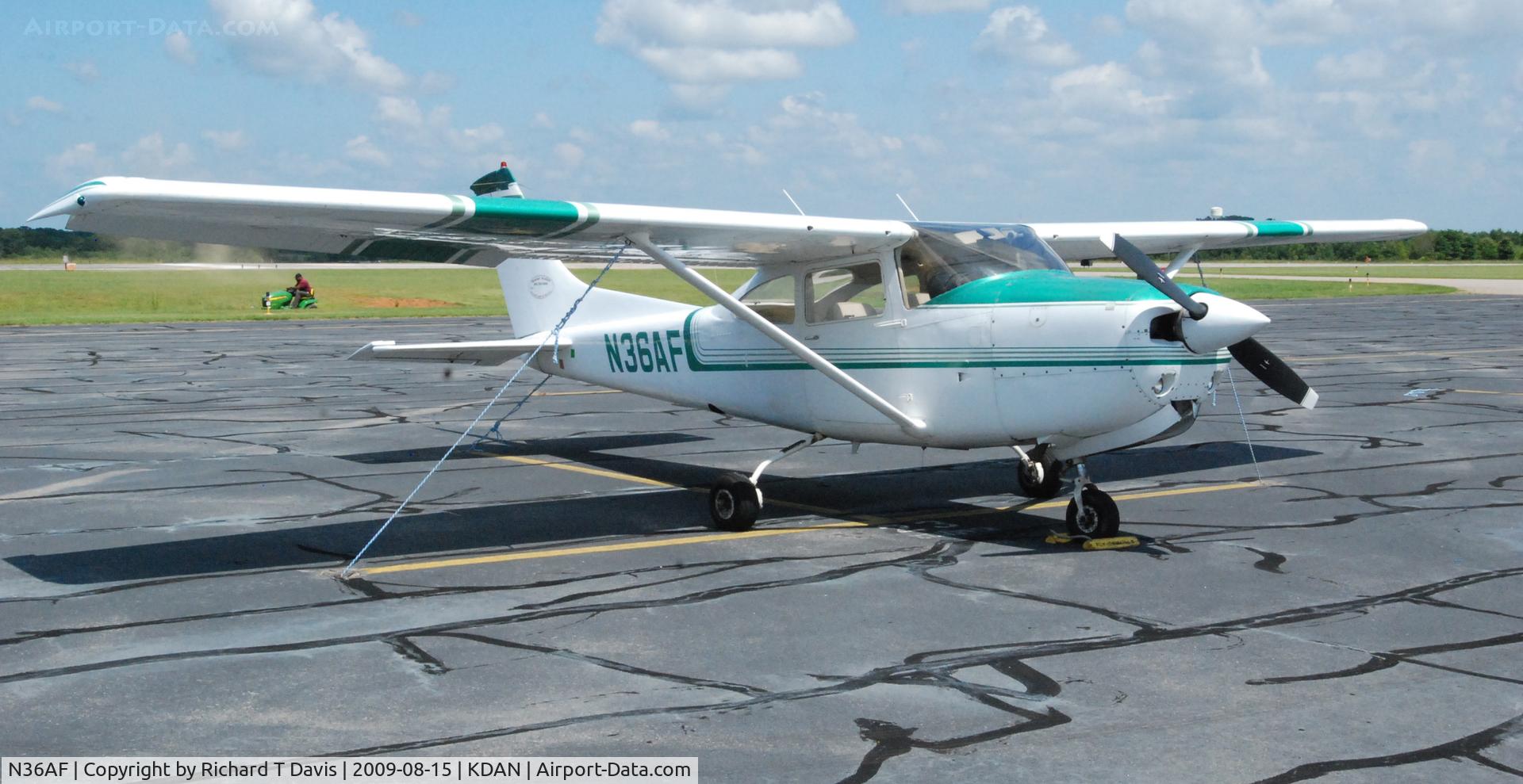 N36AF, 1977 Cessna R182 Skylane RG C/N R18200104, 1977 Cessna R182 in Danville Va.