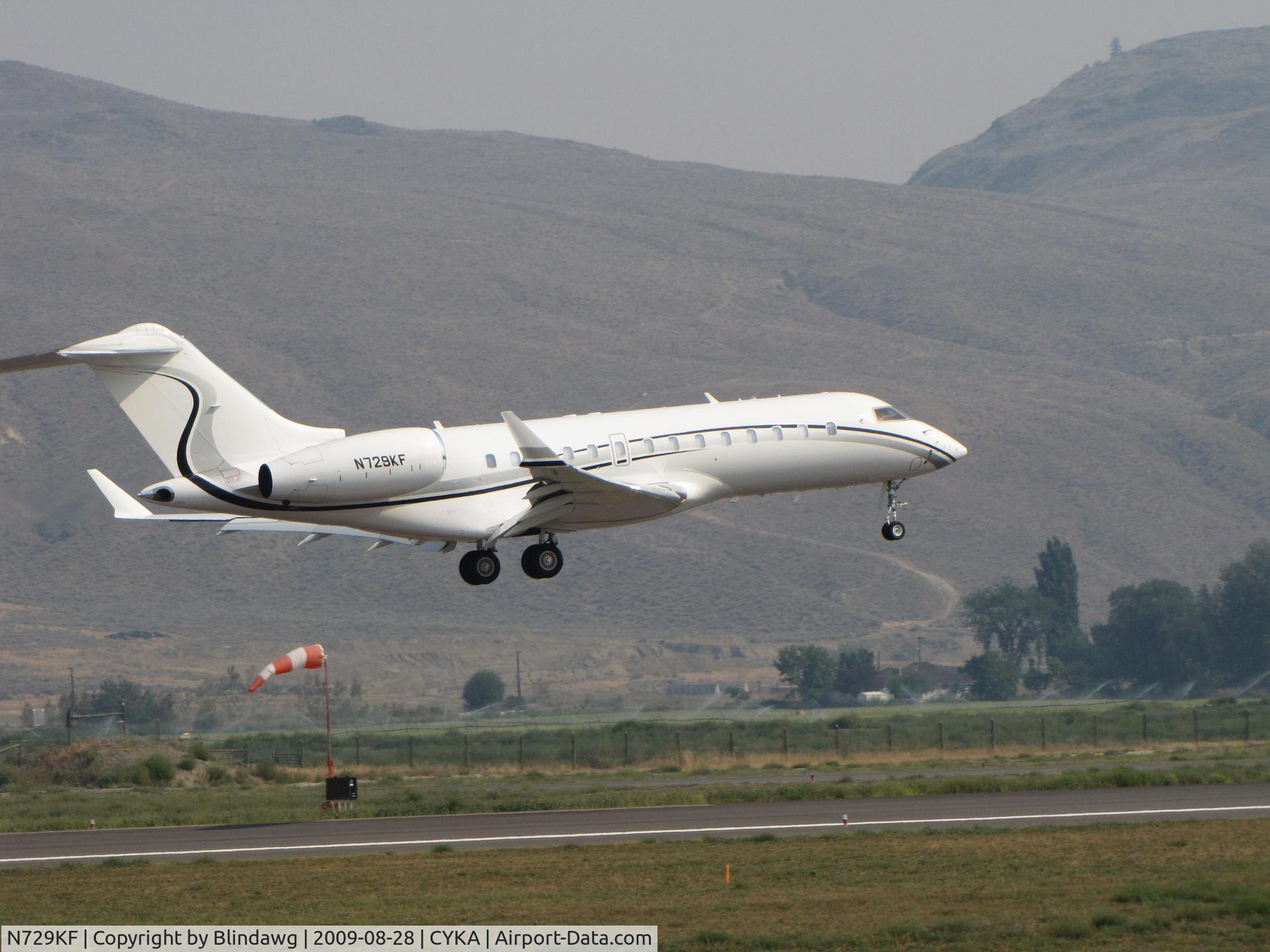 N729KF, 2005 Bombardier BD-700-1A11 Global 5000 C/N 9172, Landing on 08...