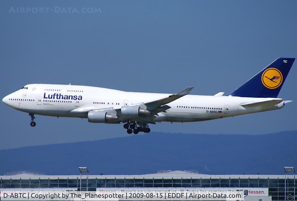 D-ABTC, 1990 Boeing 747-430M C/N 24287, One of the few Combi Versions. But nobody can tell me why LH uses the Combi always in Full Pax Configuration.