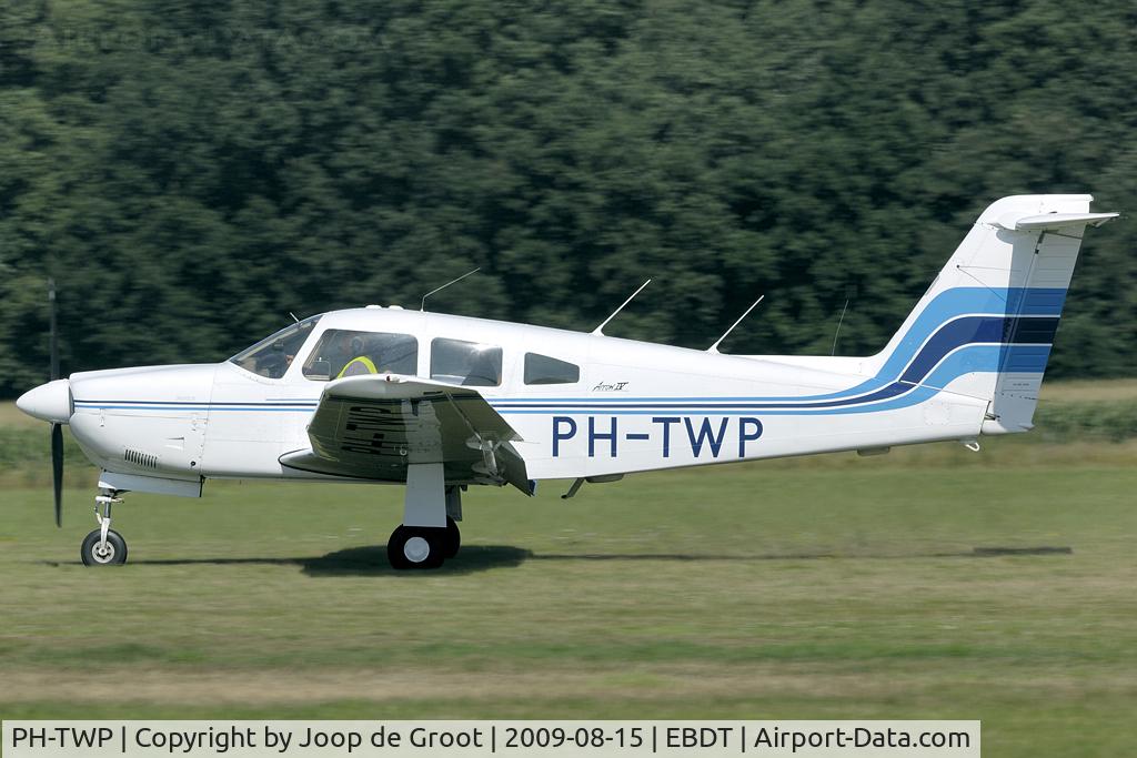PH-TWP, Piper PA-28RT-201 Arrow IV C/N 28R-7918215, rrival at the old timer fly in.