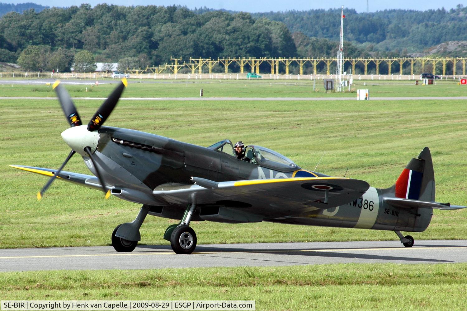 SE-BIR, 1945 Supermarine 361 Spitfire LF.XVIe C/N CBAF.IX.4644, Biltema's Spitfire taxying back after performing at the Gothenburg Air Show.