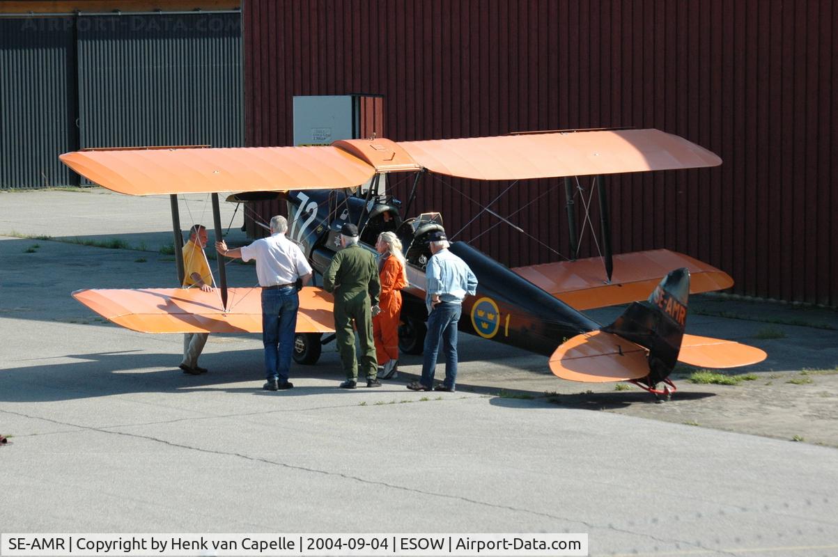 SE-AMR, 1935 De Havilland (ASJA) Sk11a Tiger Moth II (DH-82A) C/N 49, Tiger Moth getting a lot of interest.