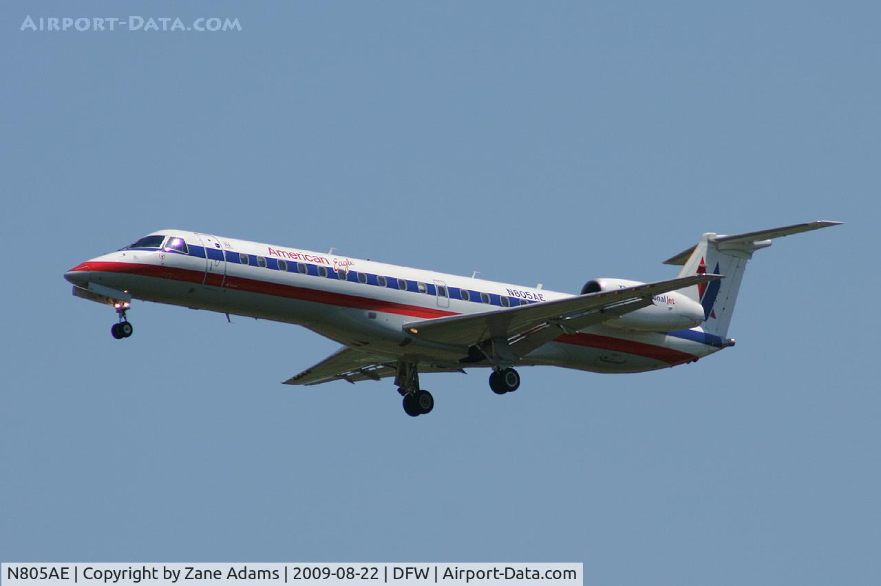 N805AE, 2001 Embraer ERJ-140LR (EMB-135KL) C/N 145489, American Eagle landing at DFW