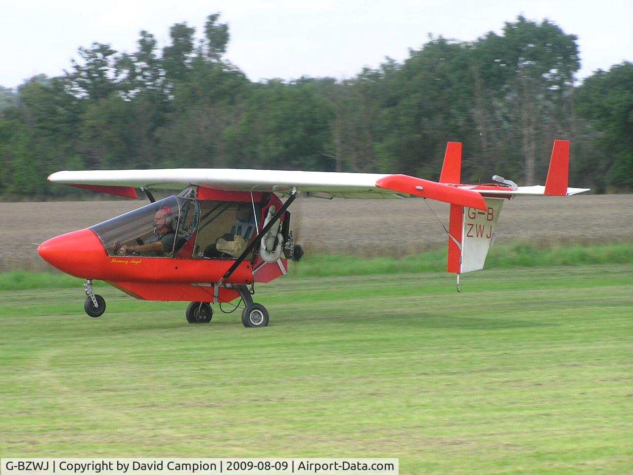 G-BZWJ, 2002 CFM Streak Shadow C/N PFA 206-13553, Lift-off @ Brimpton, UK