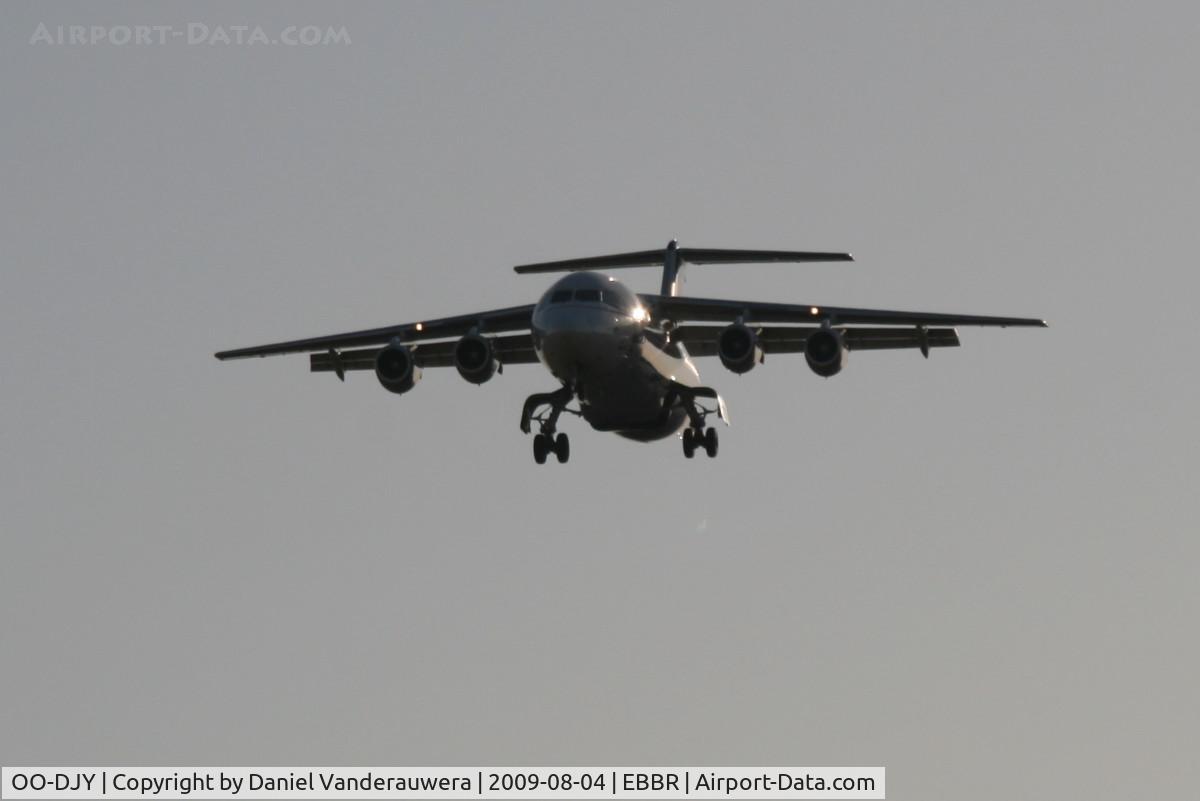 OO-DJY, 1997 British Aerospace Avro 146-RJ85 C/N E.2302, Approach to rwy 25R