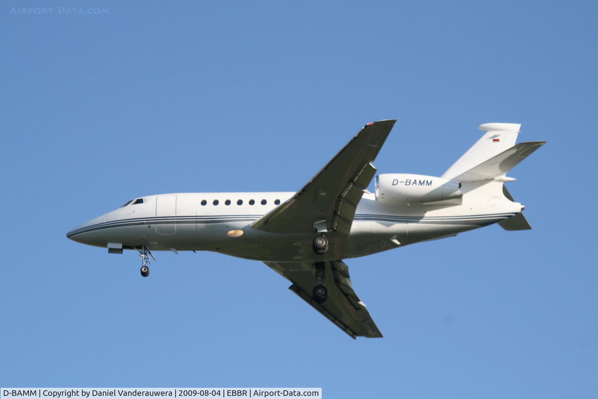 D-BAMM, 2005 Dassault Falcon 2000EX C/N 074, descending to rwy 25R