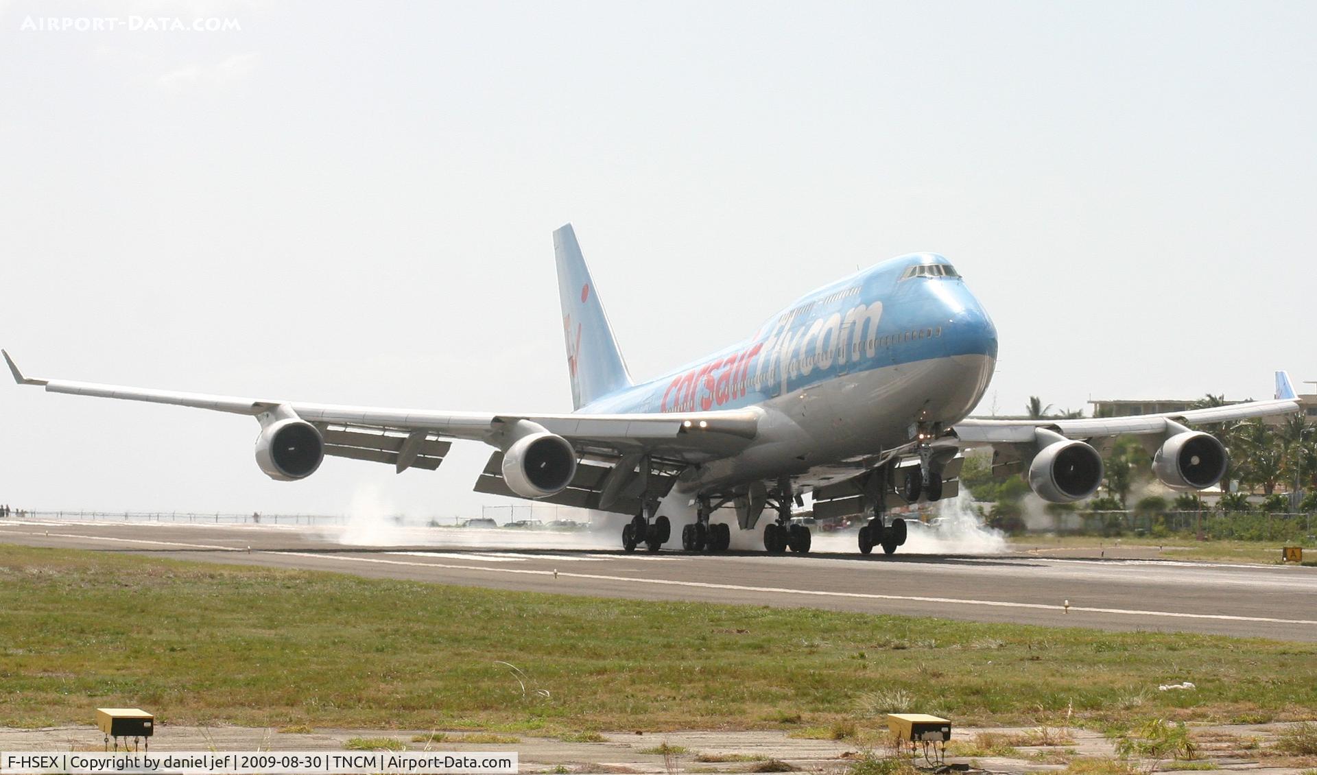 F-HSEX, 1993 Boeing 747-422 C/N 26878, Corsair leaving some rubber behind on St maarten