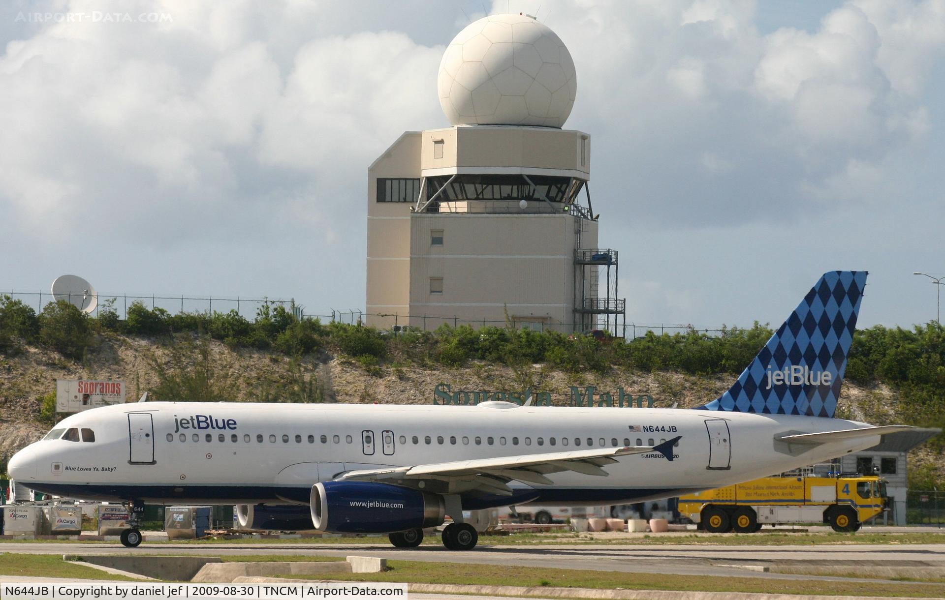 N644JB, 2006 Airbus A320-232 C/N 2880, taxing to holding point A