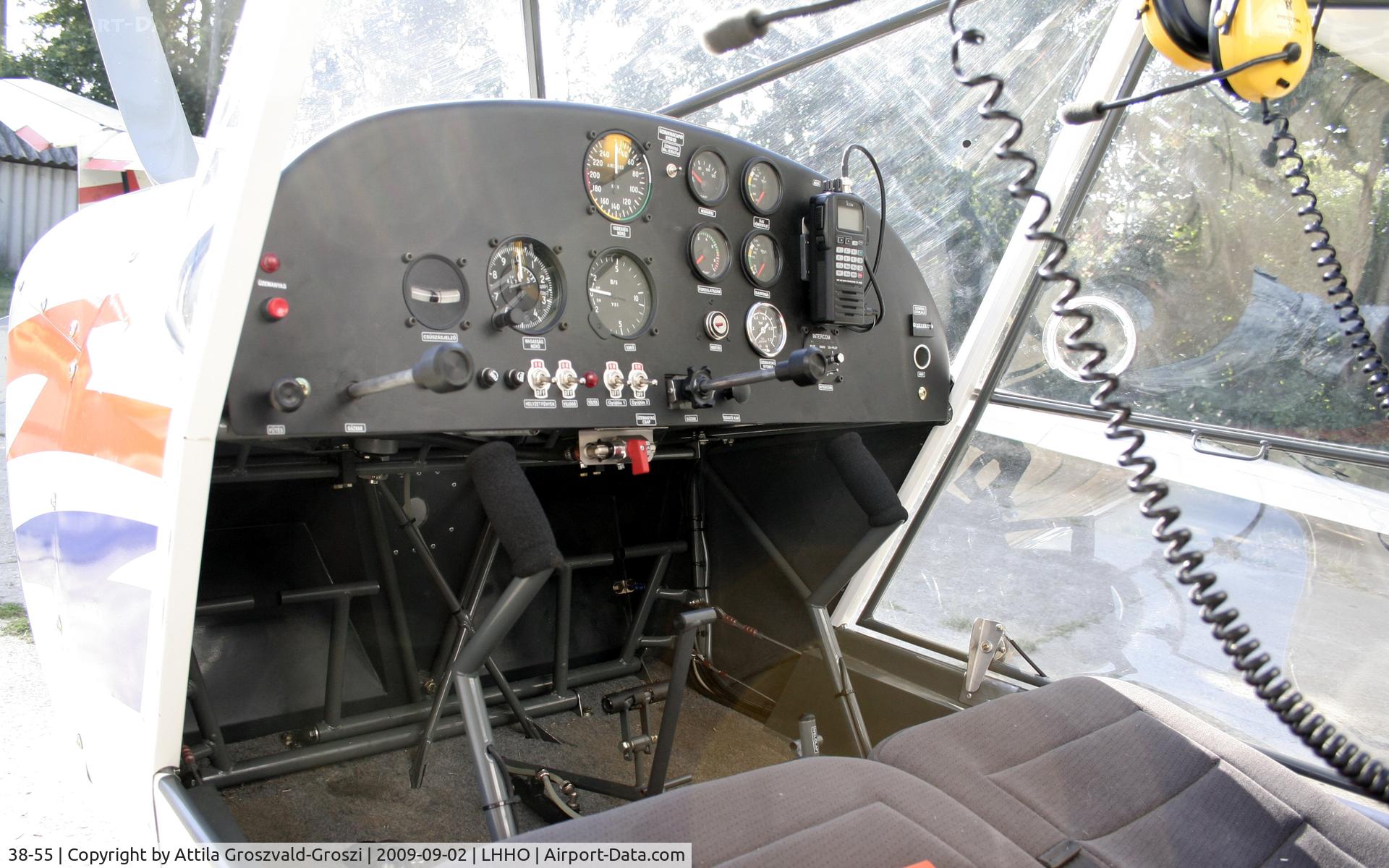 38-55, 2009 Halley Apollo Fox C/N 080509, Hajduszoboszló Airport - LHHO - Cocpit