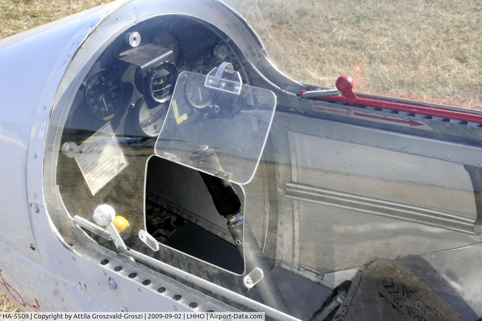 HA-5509, 1984 Rubik R-26SU Góbé 82 C/N AA800025, Hajduszoboszló Airport - LHHO - Cocpit