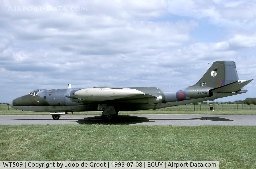 WT509, 1955 English Electric Canberra PR.7 C/N EEP71369, 231 OCU markings. One of the last PR.7 Canberras in British service.