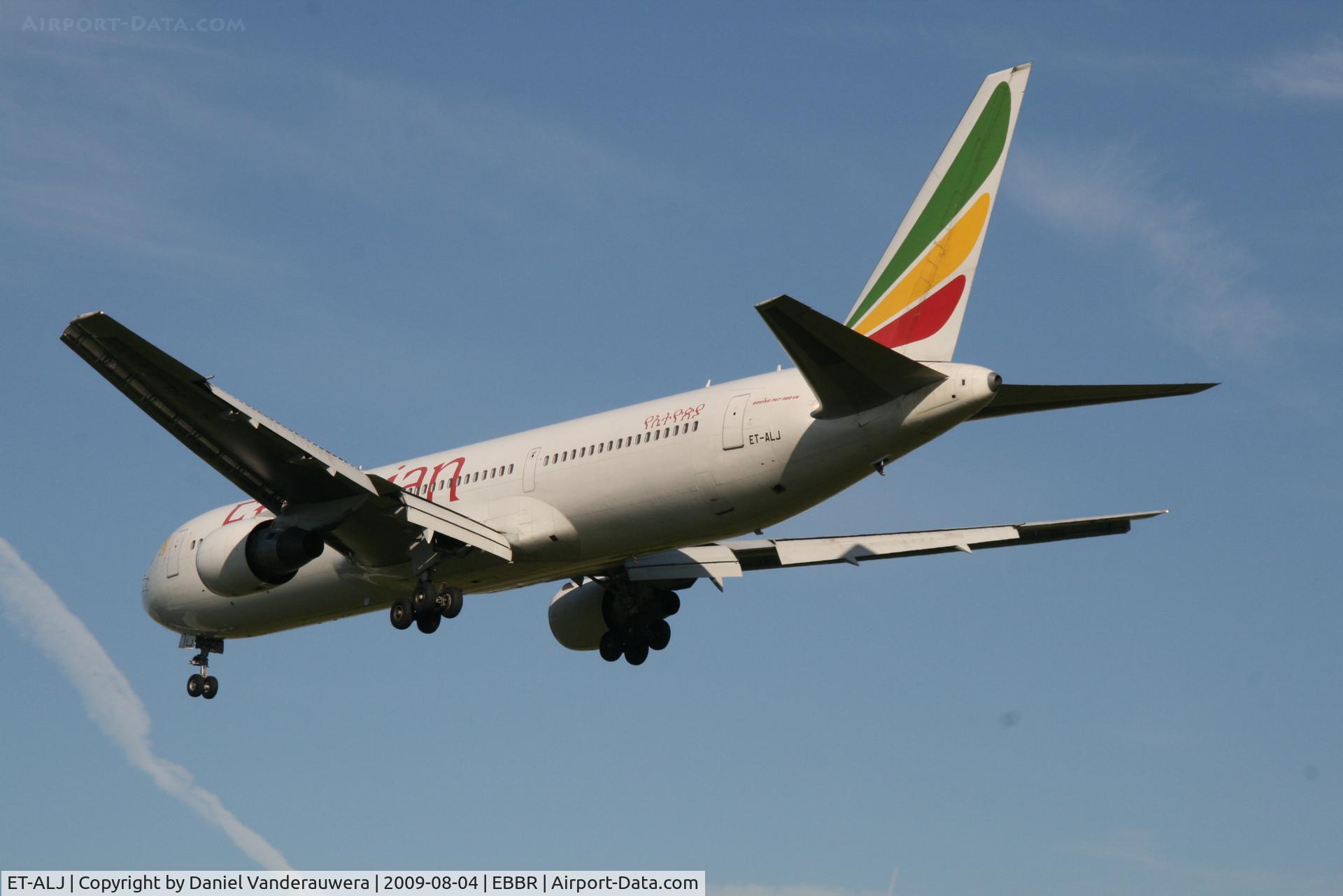 ET-ALJ, 2003 Boeing 767-360/ER C/N 33767, flight ET704 is descending to rwy 25R