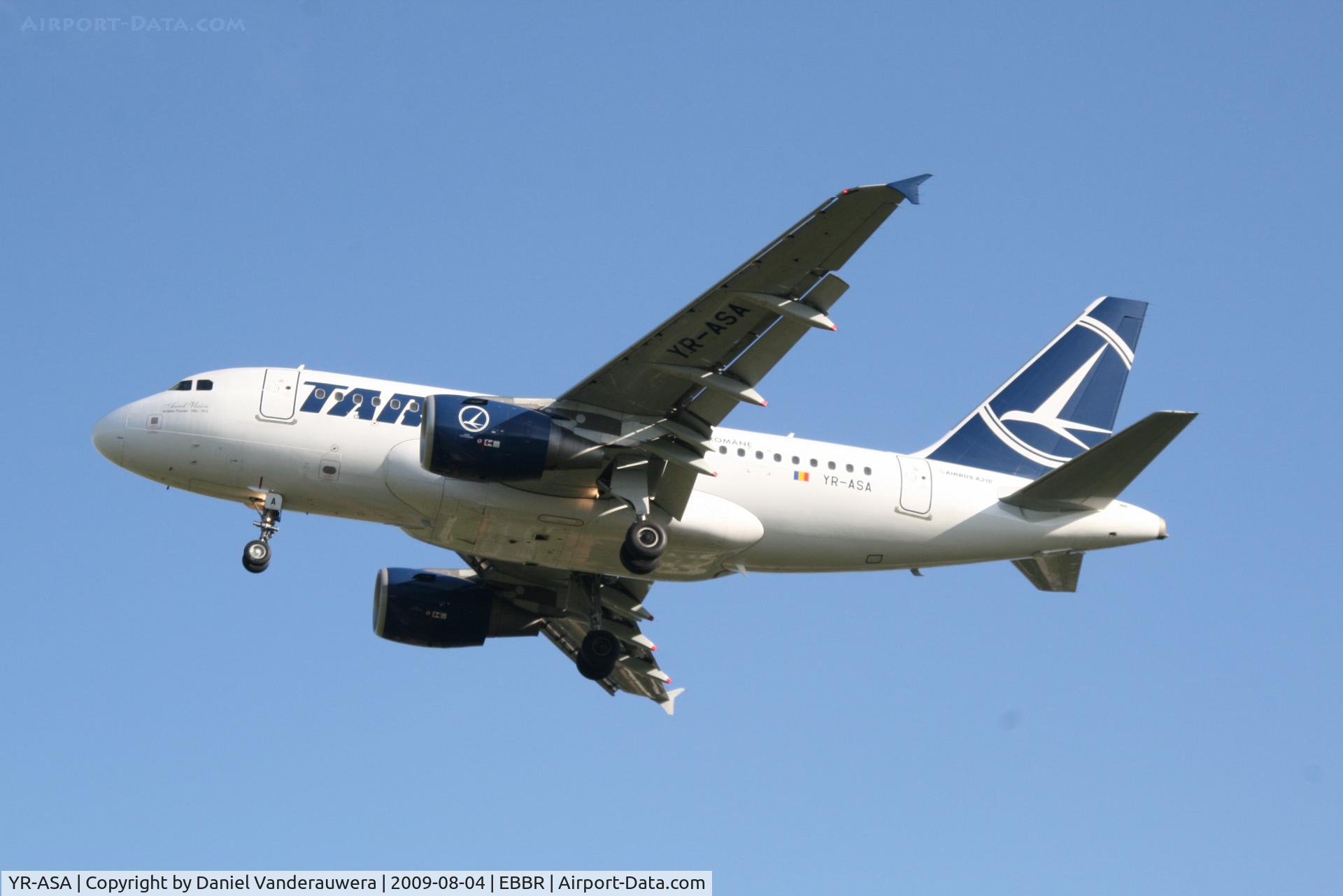 YR-ASA, 2006 Airbus A318-111 C/N 2931, arrival of flight RO371 to rwy 25R