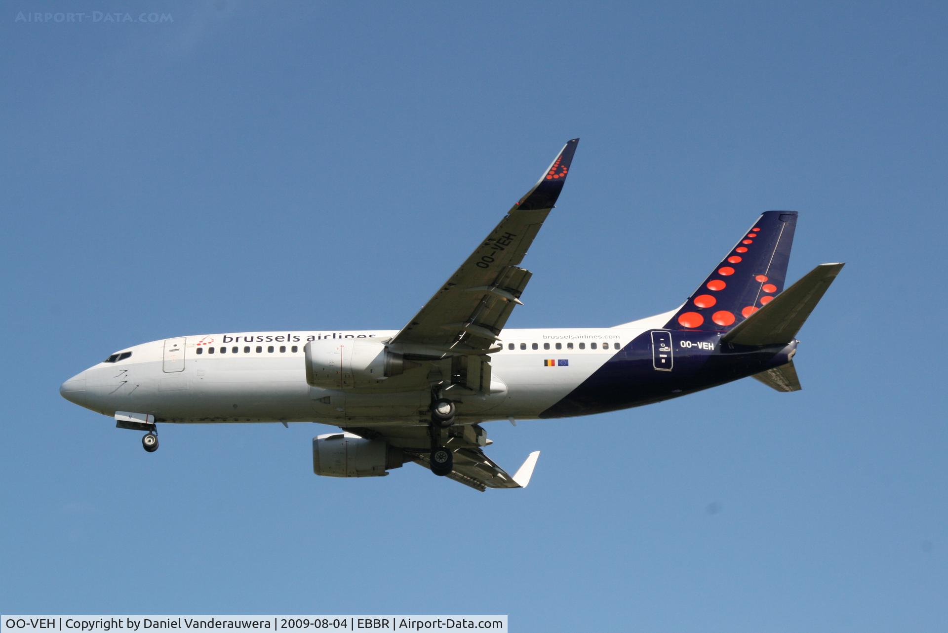 OO-VEH, 1998 Boeing 737-36N C/N 28571, descending to rwy 25R