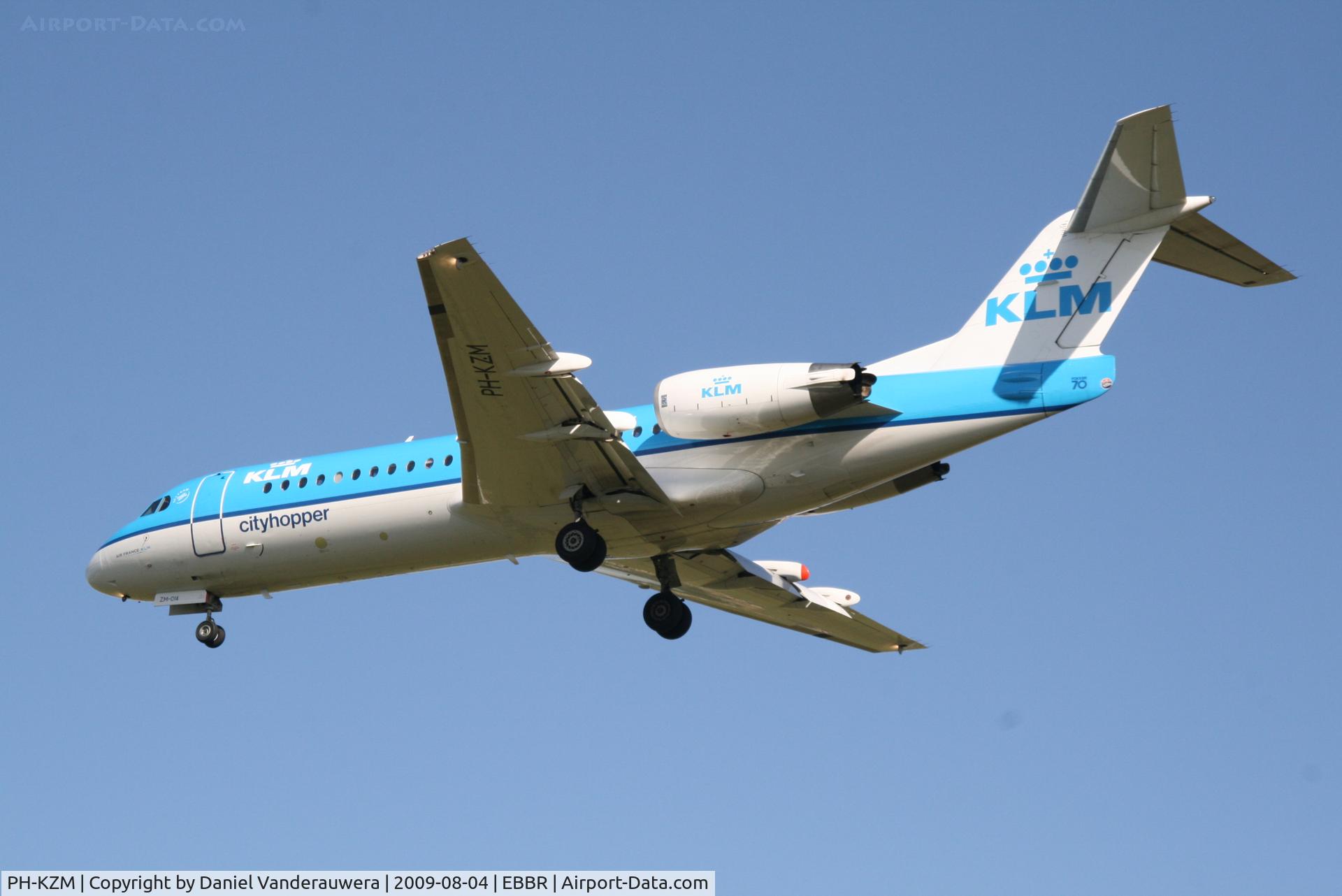 PH-KZM, 1995 Fokker 70 (F-28-0070) C/N 11561, arrival of flight KL1723 to rwy 25R