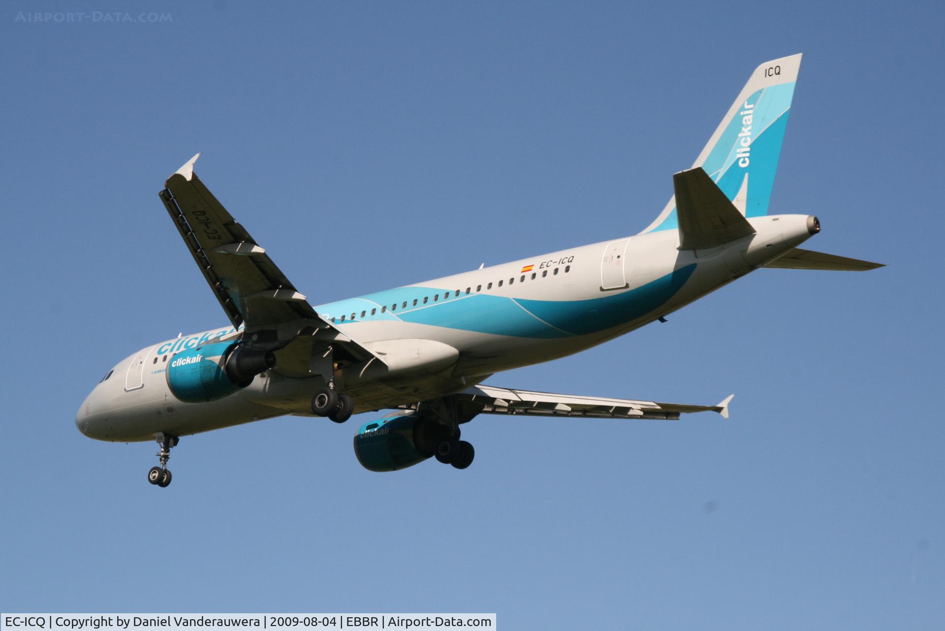 EC-ICQ, 1991 Airbus A320-211 C/N 199, arrival of flight VY5210 to rwy 25R